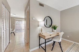 Riverbreeze Apartments in Daytona Beach, FL - Building Photo - Building Photo