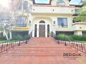 3281 Sawtelle Blvd in Los Angeles, CA - Foto de edificio - Building Photo