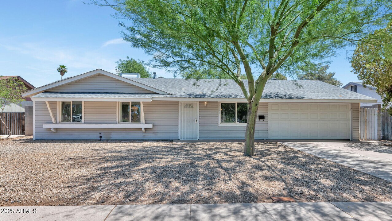 13635 N 37th Pl in Phoenix, AZ - Building Photo