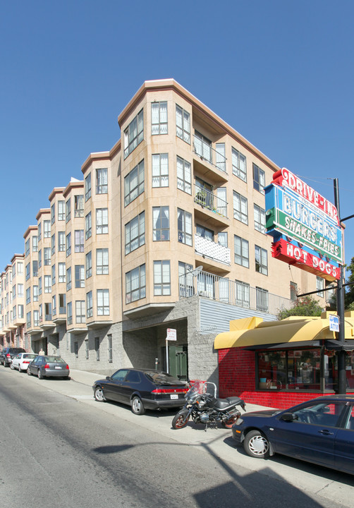 2550-2588 Geary Blvd in San Francisco, CA - Building Photo