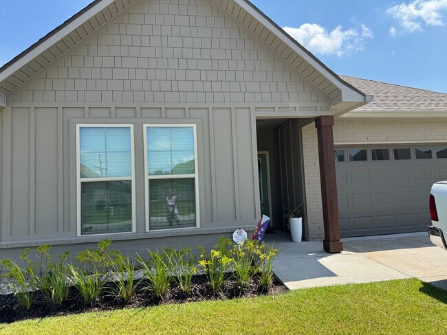 105 Gilded Ln in Broussard, LA - Building Photo - Building Photo