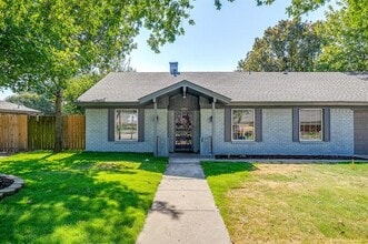 1225 Crestwood Dr in Cleburne, TX - Building Photo - Building Photo