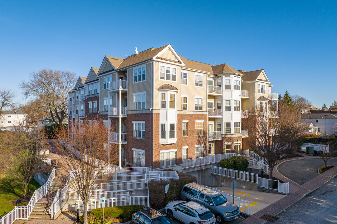 Bay Harbor Club in Bayonne, NJ - Building Photo