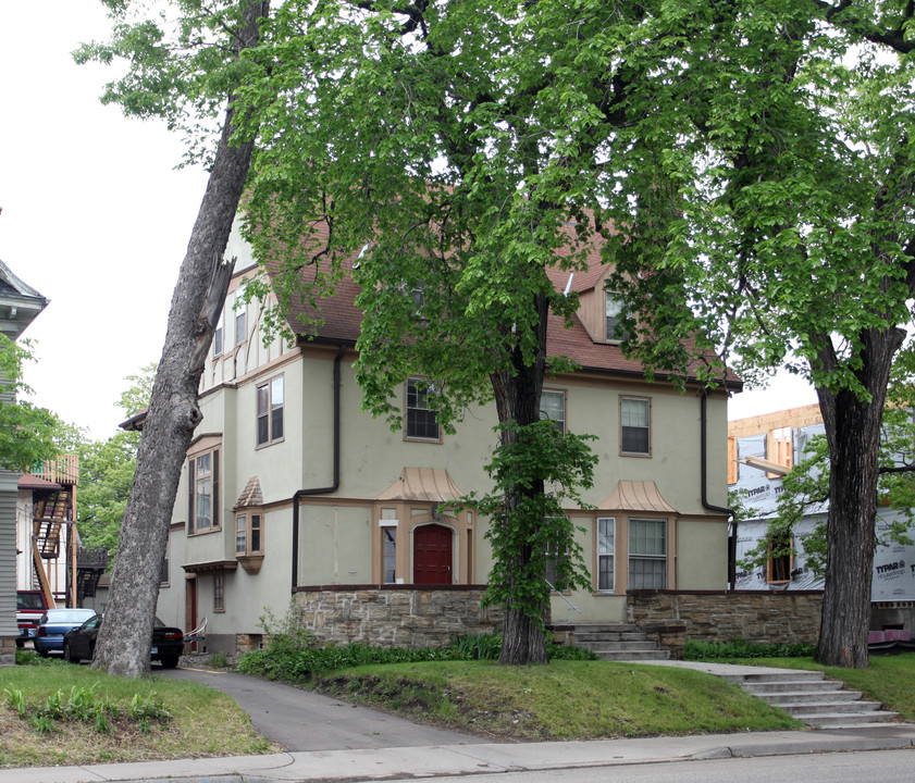 1009 University Ave SE in Minneapolis, MN - Building Photo