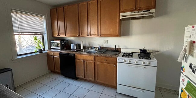 3321 N Lakewood Ave, Unit 3325-2 in Chicago, IL - Building Photo - Building Photo