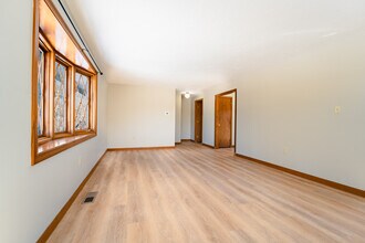 10 Milford Rd, Unit Duplex in South Grafton, MA - Foto de edificio - Building Photo