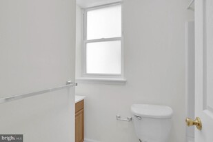 1526 Brown St in Philadelphia, PA - Building Photo