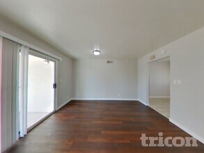 7147 Fenway Ave in Las Vegas, NV - Building Photo - Building Photo