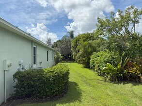 1203 Scarlet Oak Cir in Vero Beach, FL - Building Photo - Building Photo
