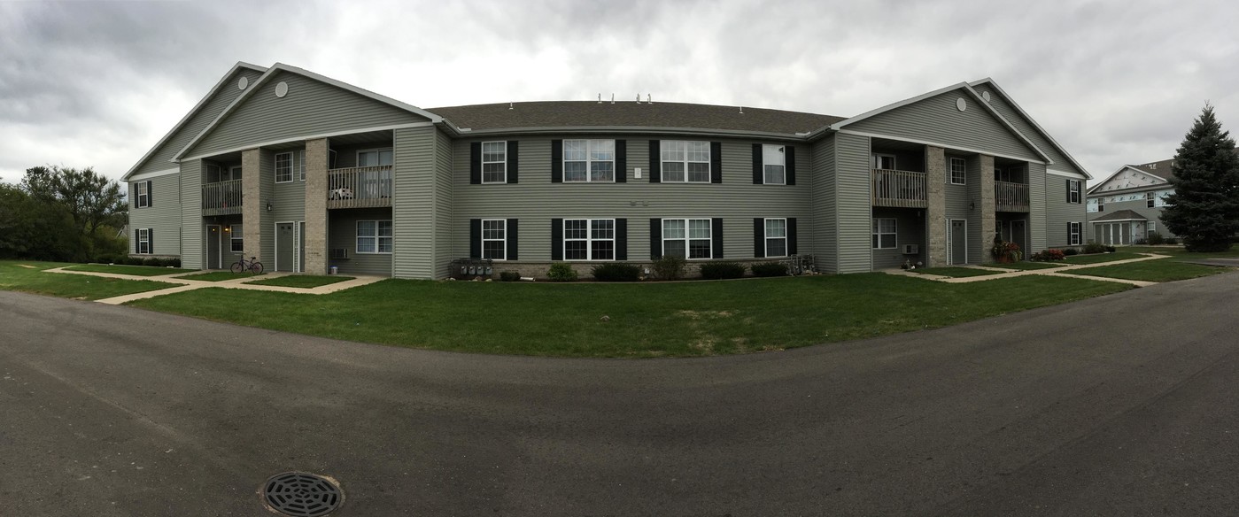 Fox Lane Apartments in Walworth, WI - Building Photo