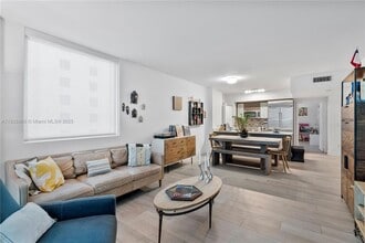 55 SE 6th St, Unit 2007 in Miami, FL - Building Photo - Building Photo