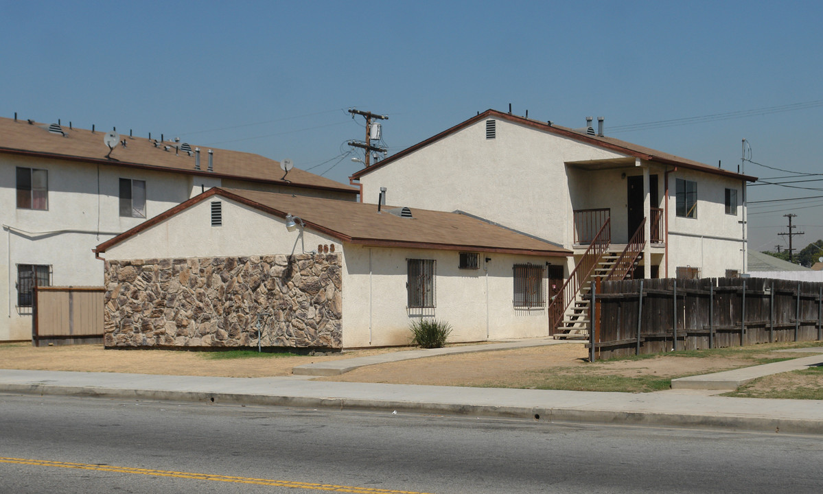 855-859 863 867, 871 E. 120th St in Los Angeles, CA - Building Photo