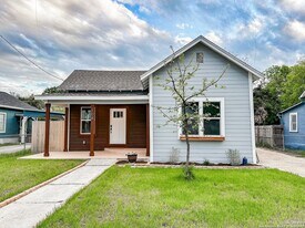 108 Oelkers St in San Antonio, TX - Building Photo