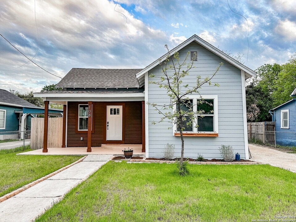 108 Oelkers St in San Antonio, TX - Building Photo