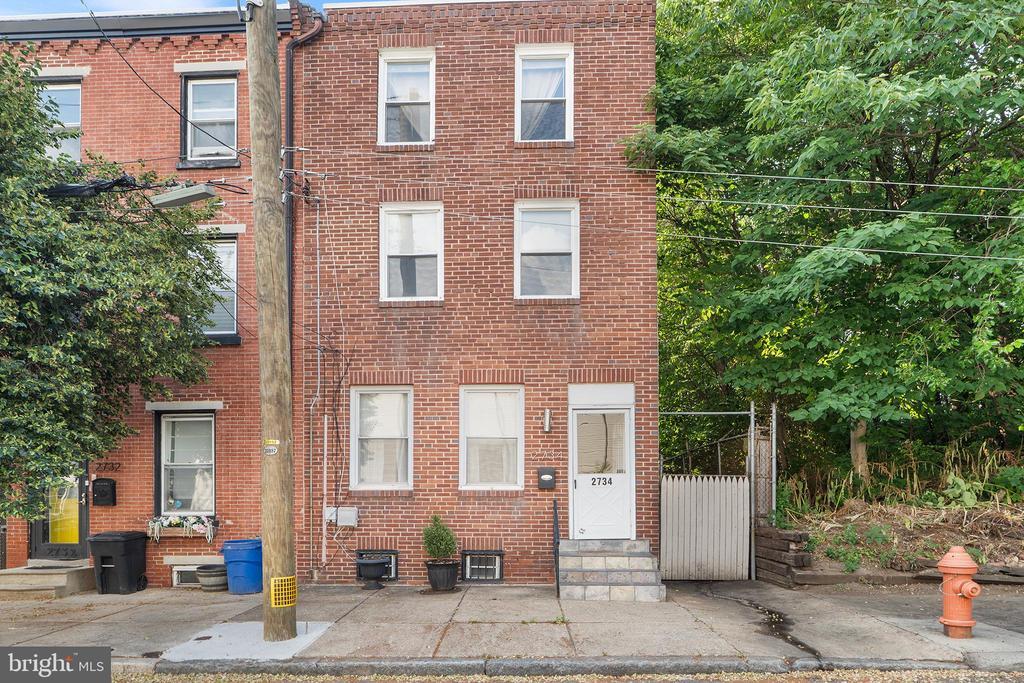 2734 Edgemont St in Philadelphia, PA - Building Photo