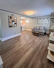 6439 Chestnut Ave in Kansas City, MO - Foto de edificio - Building Photo