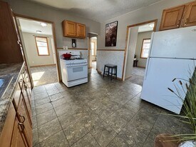 418 Hartman Ave in Waterloo, IA - Building Photo