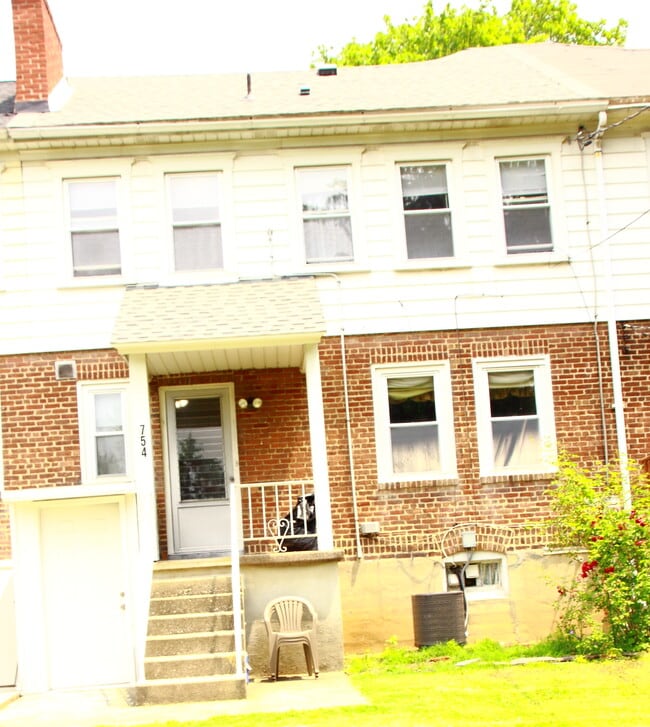 754 E Washington Ave in Bethlehem, PA - Building Photo - Building Photo
