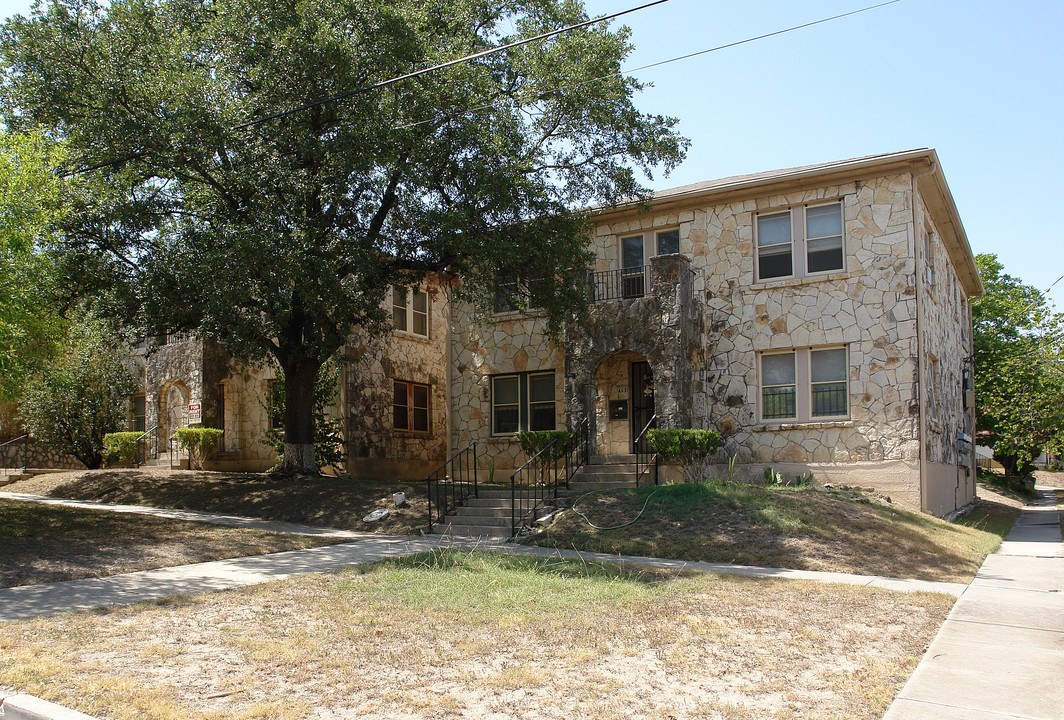 803 W Magnolia in San Antonio, TX - Building Photo