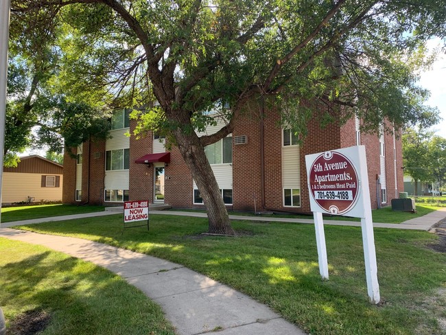 5th Avenue Apartments in West Fargo, ND - Foto de edificio - Building Photo