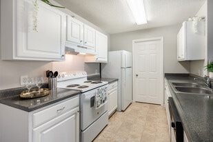 Summerland Heights Apartments in Woodbridge, VA - Building Photo