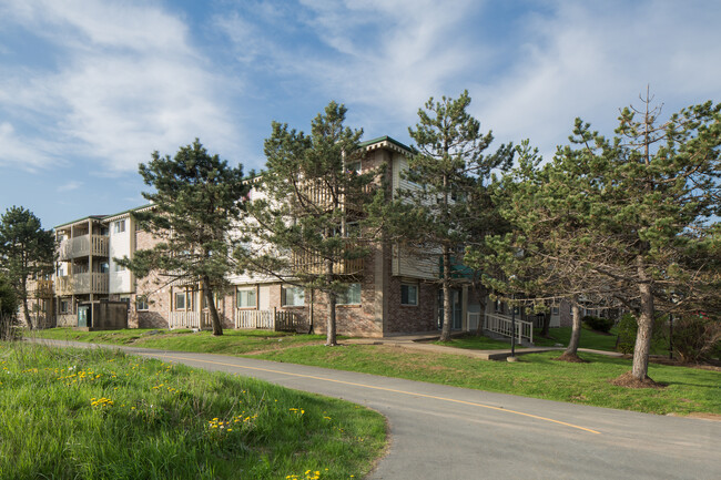 15 Highfield Park Dr in Dartmouth, NS - Building Photo - Building Photo