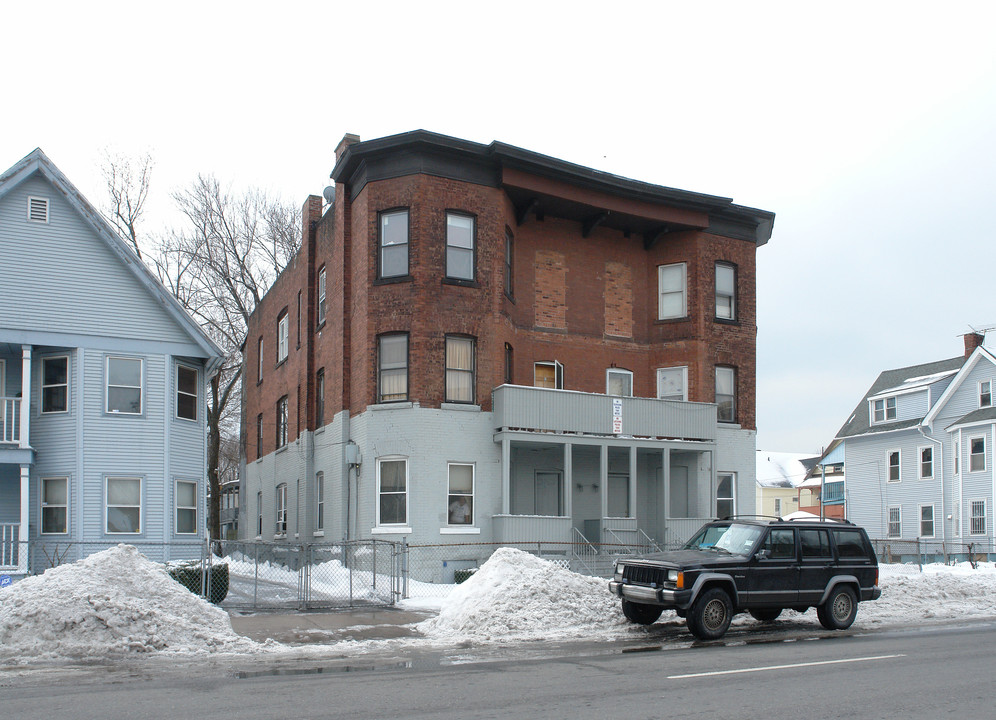 365 Albany Ave in Hartford, CT - Building Photo