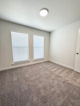 1615 N Clinton Ave in Lubbock, TX - Building Photo - Building Photo