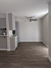 Summit Apartments in Valley Village, CA - Foto de edificio - Building Photo