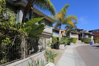 Playa Del Sur Apartments in La Jolla, CA - Building Photo - Building Photo