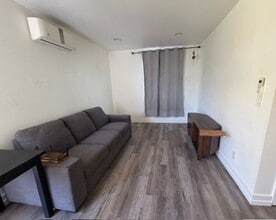 3320 W 66th St in Los Angeles, CA - Building Photo - Building Photo