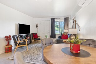 661 8th Ave E N in Columbia Falls, MT - Building Photo