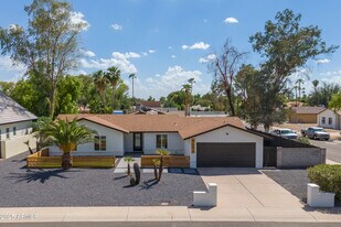 9205 E Laurel Ln in Scottsdale, AZ - Building Photo