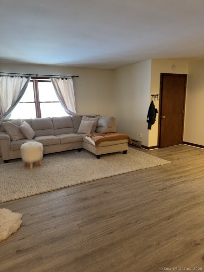 60 Westwood Rd in Woodbury, CT - Building Photo - Building Photo