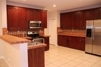 12631 SW 28th St in Miramar, FL - Foto de edificio - Building Photo