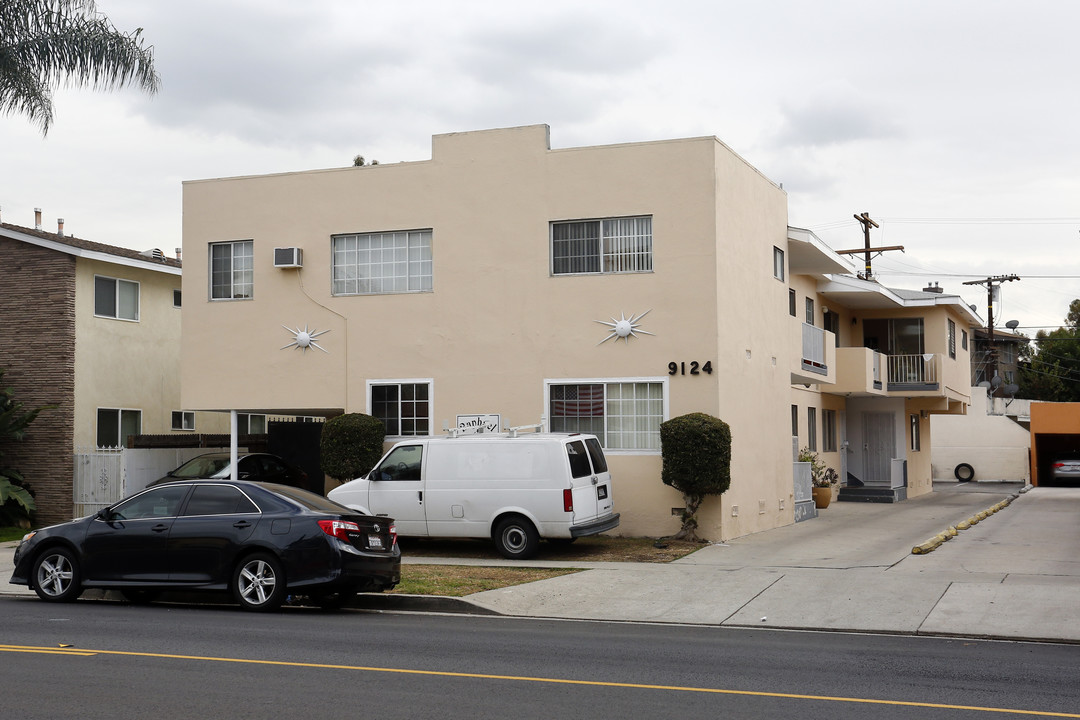 9124 National Blvd in Los Angeles, CA - Building Photo