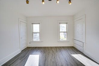 523 Grand Ave in Aurora, IL - Building Photo - Building Photo