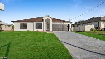 918 Acroft Ave in Lehigh Acres, FL - Building Photo