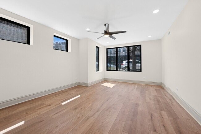 1933 N Fairfield Ave in Chicago, IL - Building Photo - Building Photo
