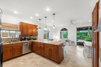 3049 Mary St in Miami, FL - Building Photo - Building Photo