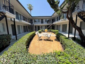 435 N Euclid Ave in Pasadena, CA - Foto de edificio - Building Photo