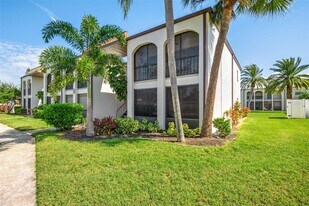 7701 Starkey Rd in Seminole, FL - Building Photo