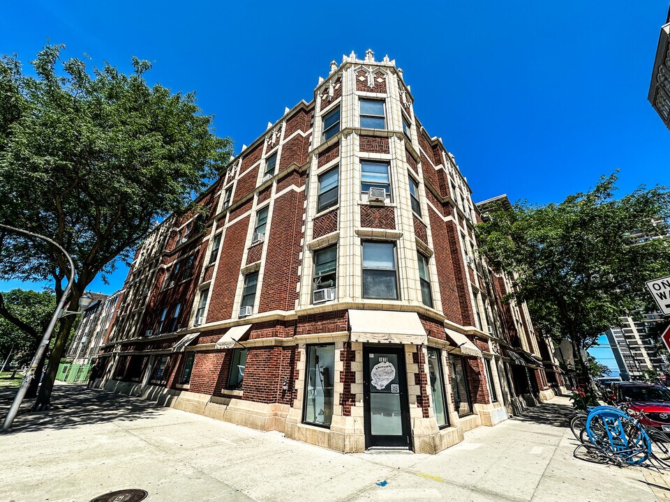 6207 N Winthrop Ave in Chicago, IL - Building Photo