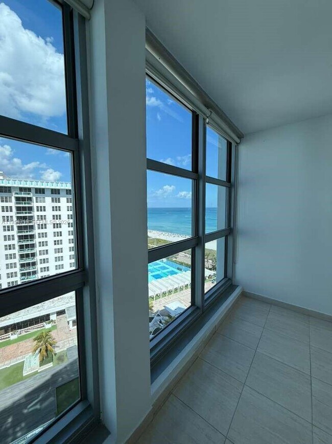 5055 Collins Ave in Miami Beach, FL - Building Photo - Building Photo
