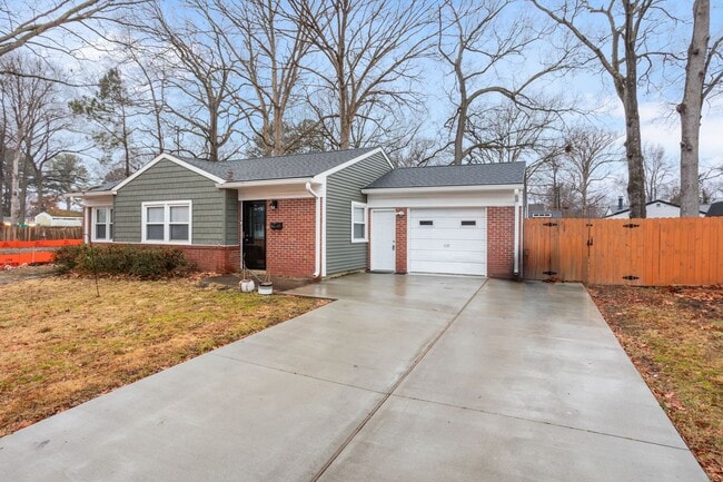 321 Hospital Dr in Virginia Beach, VA - Building Photo - Building Photo