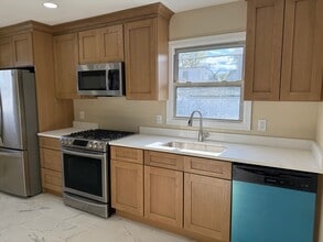 593 Elm Ave in Saddle Brook, NJ - Building Photo - Building Photo