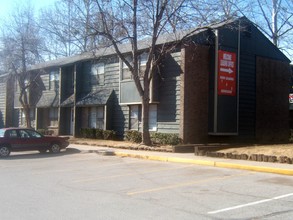 Hartford at 10th in Oklahoma City, OK - Building Photo - Building Photo