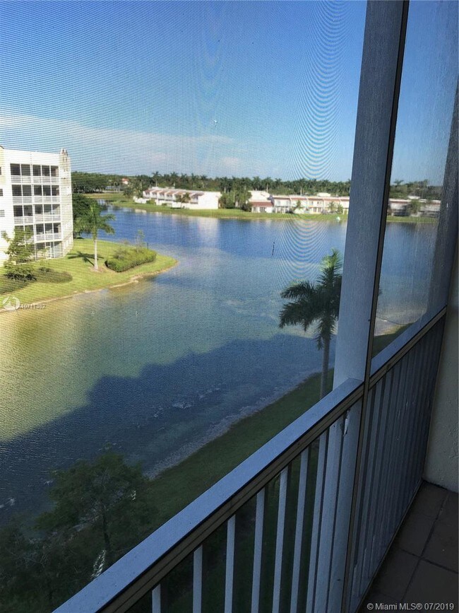 10720 NW 66th St-Unit -505 in Doral, FL - Foto de edificio - Building Photo