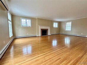 42 Oakland Pl in Buffalo, NY - Building Photo - Building Photo