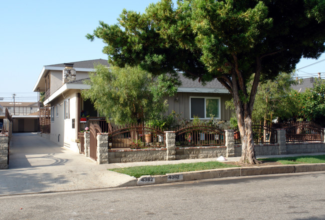 4382 W 130th St in Hawthorne, CA - Foto de edificio - Building Photo